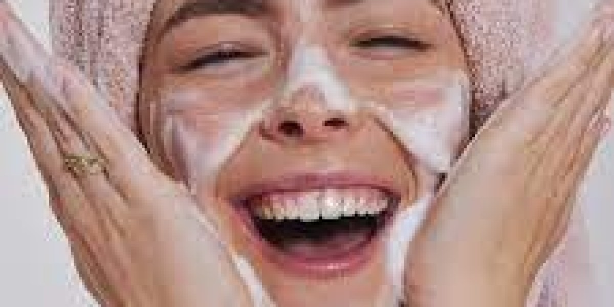 Best Face Washes with Sunscreen Protection in Pakistan